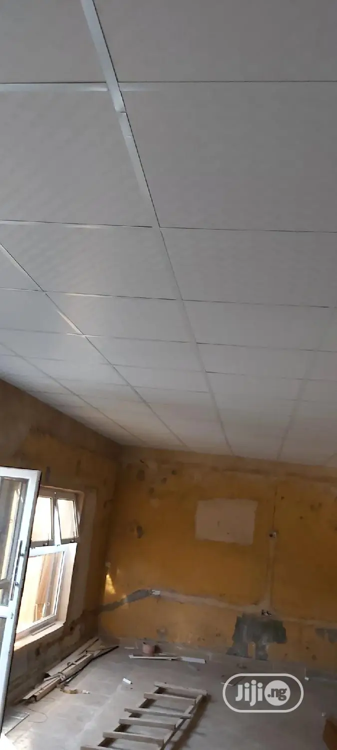 Suspended Ceiling/Wooden Floor.