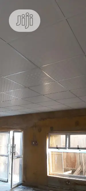 Suspended Ceiling/Wooden Floor.