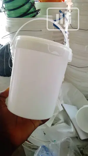 12 Pieces 1.2 Litres White Buckets W