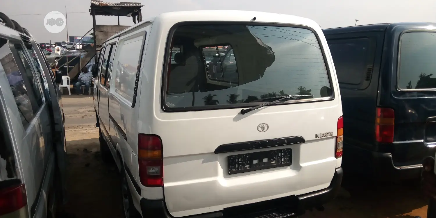 Toyota HiAce 2003 White