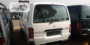 Toyota HiAce 2003 White