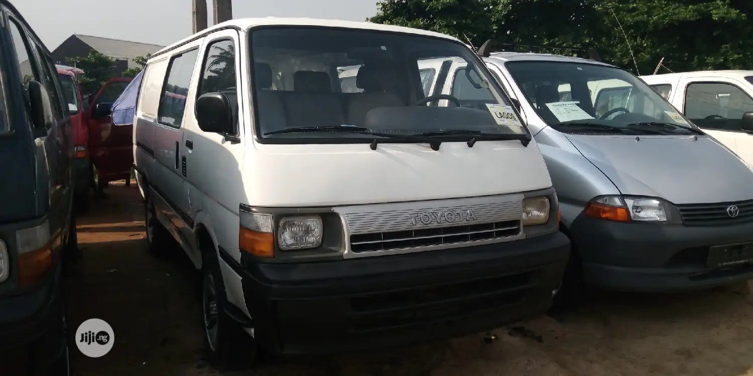 Toyota HiAce 2003 White