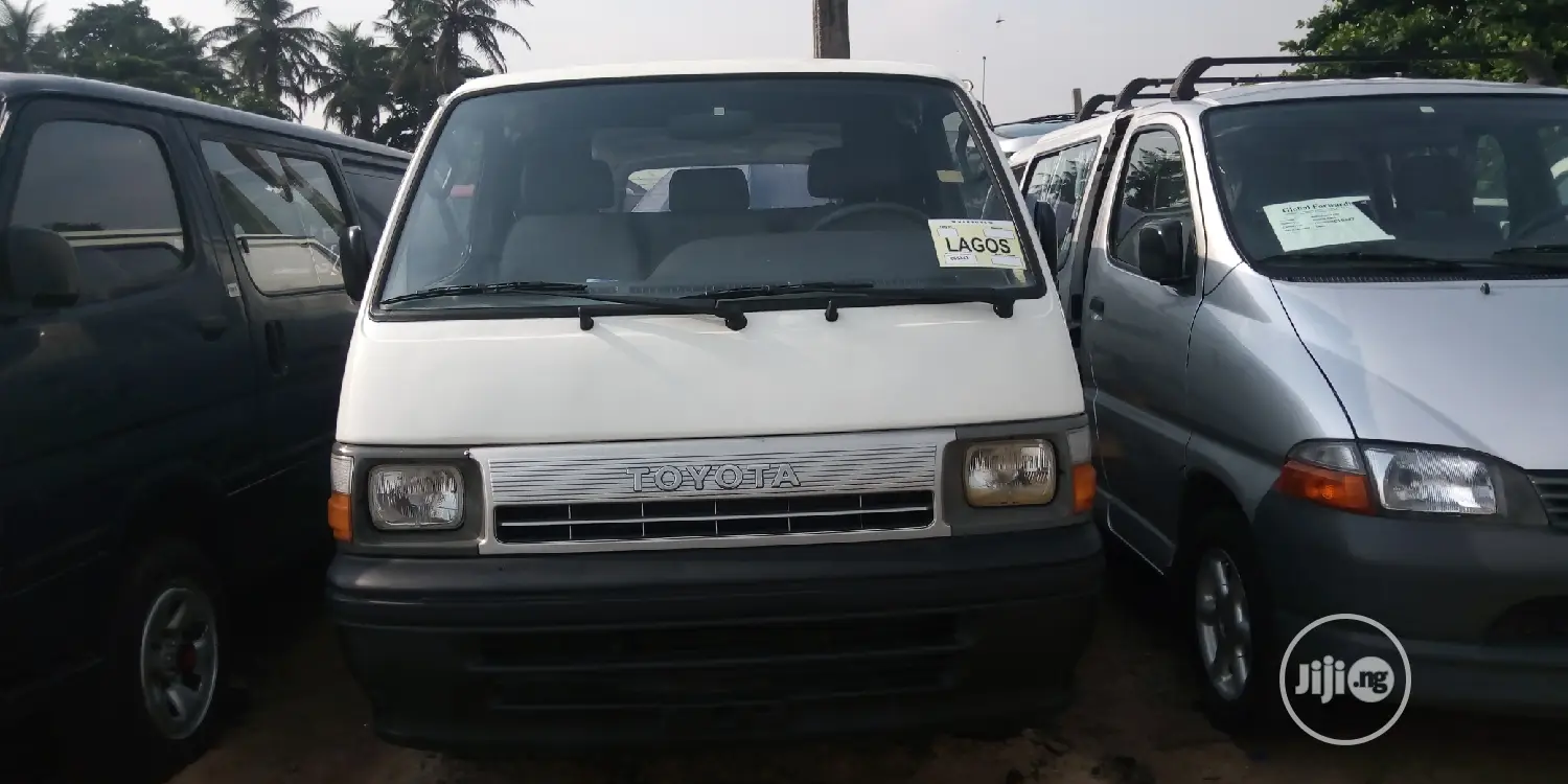 Toyota HiAce 2003 White