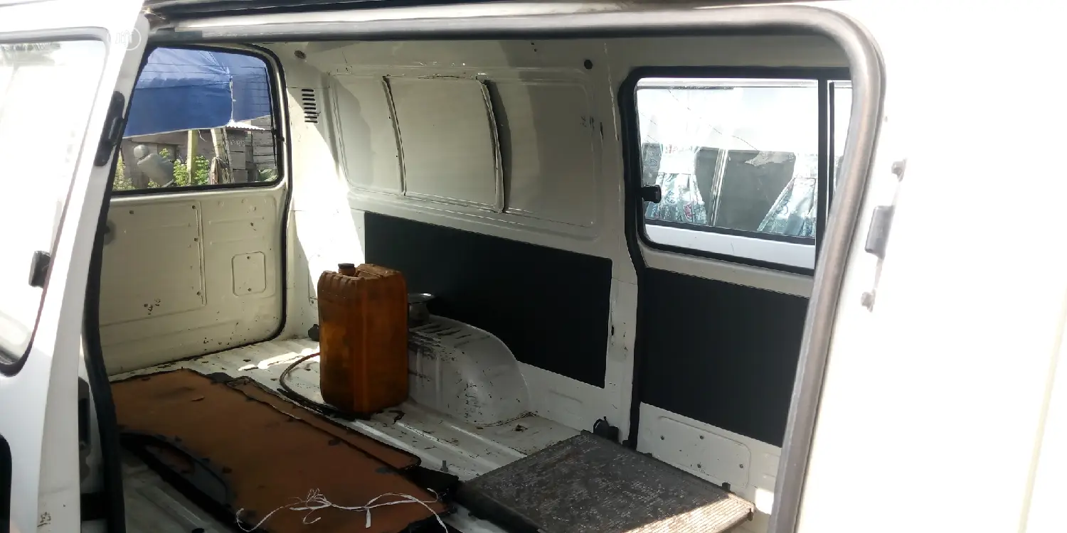Toyota HiAce 2003 White