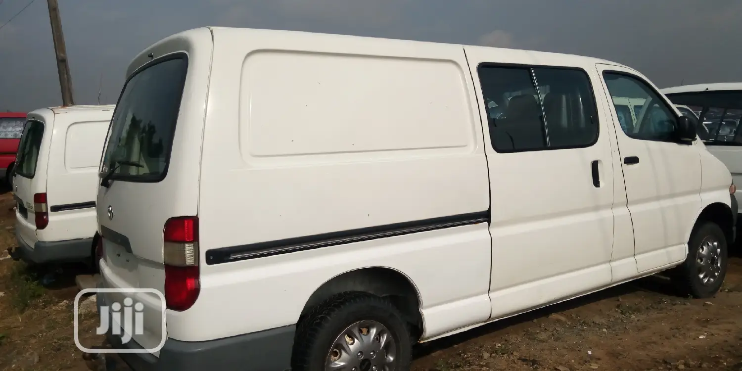 Toyota HiAce 2002 White
