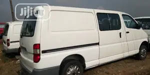 Toyota HiAce 2002 White