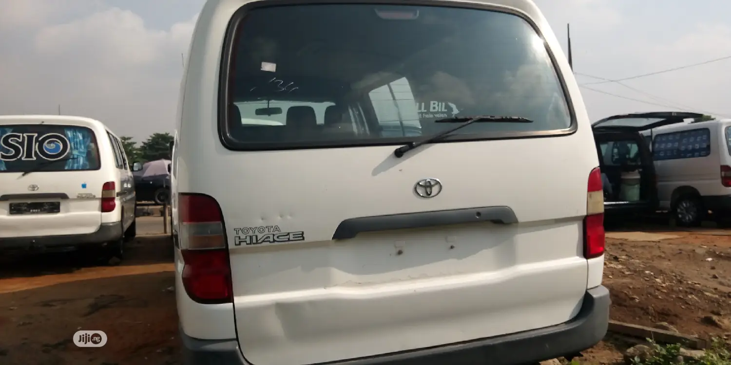 Toyota HiAce 2002 White