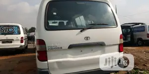 Toyota HiAce 2002 White