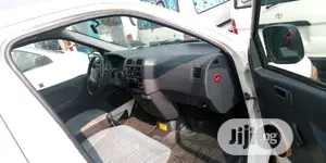 Toyota HiAce 2002 White
