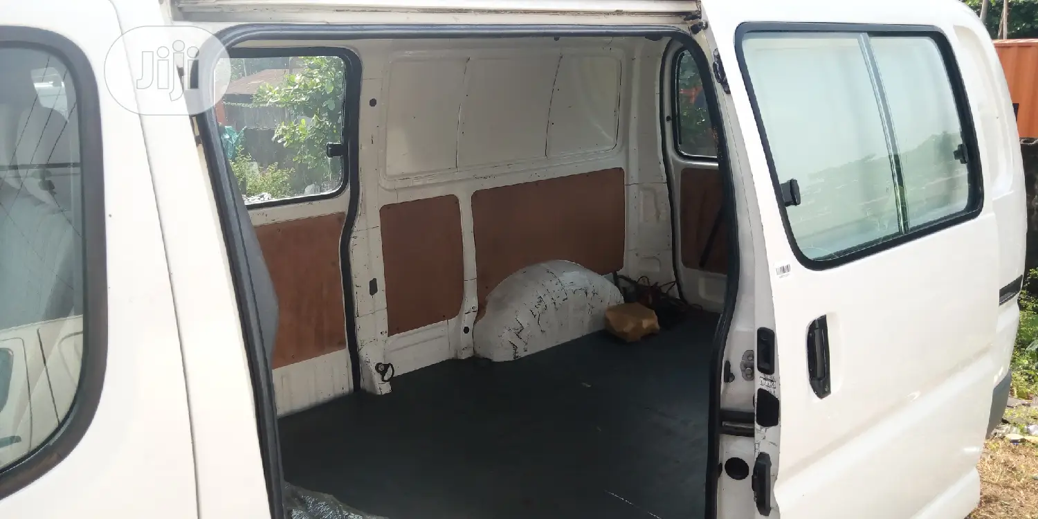 Toyota HiAce 2002 White