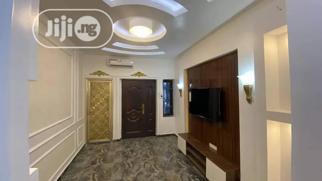 Ceiling and Wall Column Designs