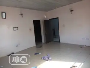 4bdrm Duplex in Chevron for rent