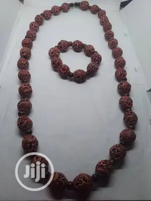 Men's Ceremonial Bead Neck Piece and Bracelet 0001