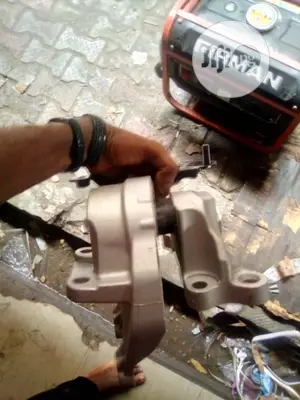 Gear Sitting Ford Explorer 2011-2020