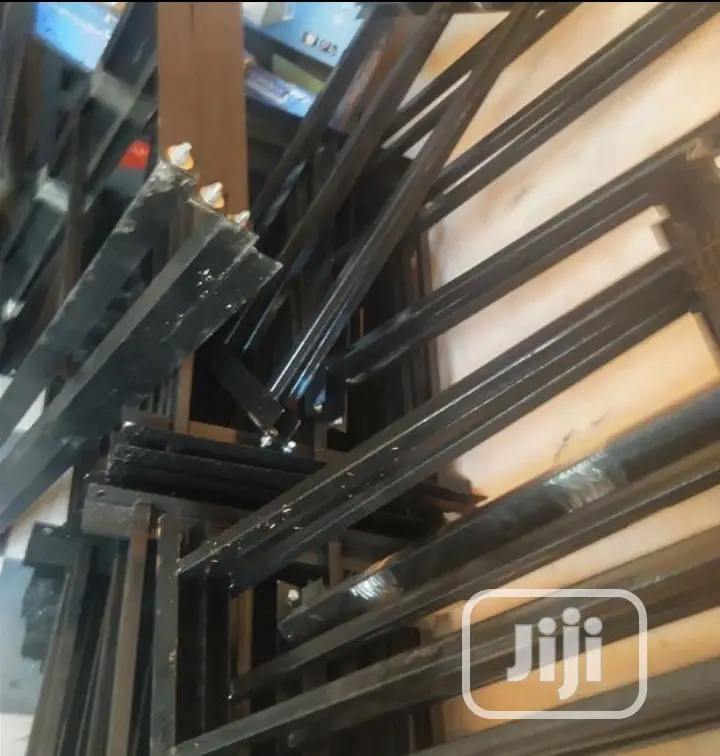 Battery Rack for 8 Solar Battery