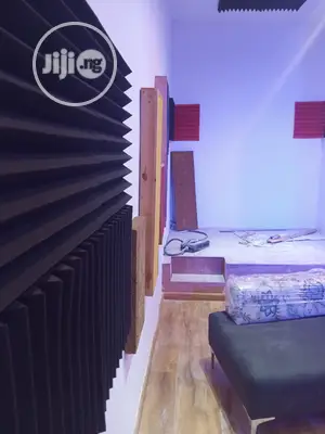 Live Studio Soundproof, Studio Padding