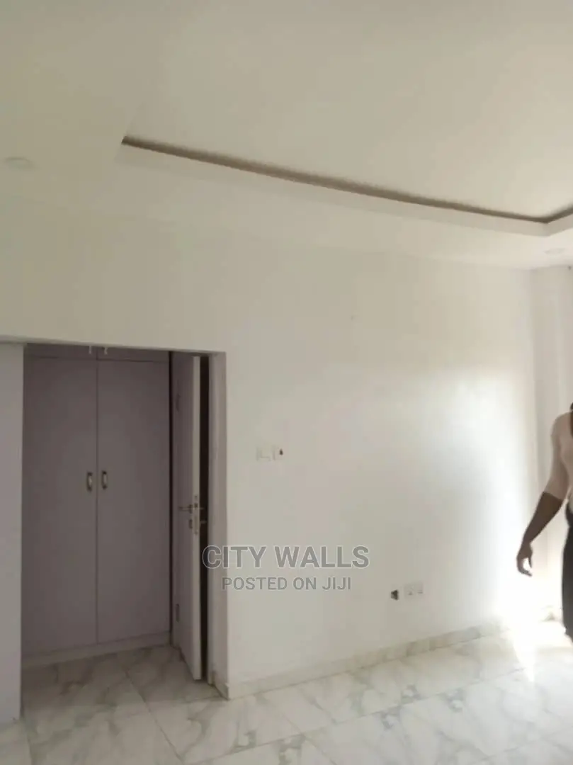 1bdrm Room & Parlour in Chevron for rent
