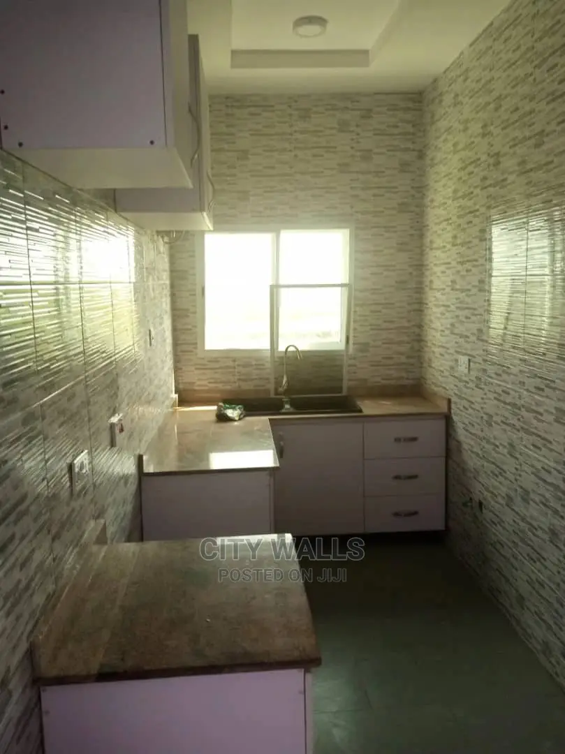 1bdrm Room & Parlour in Chevron for rent
