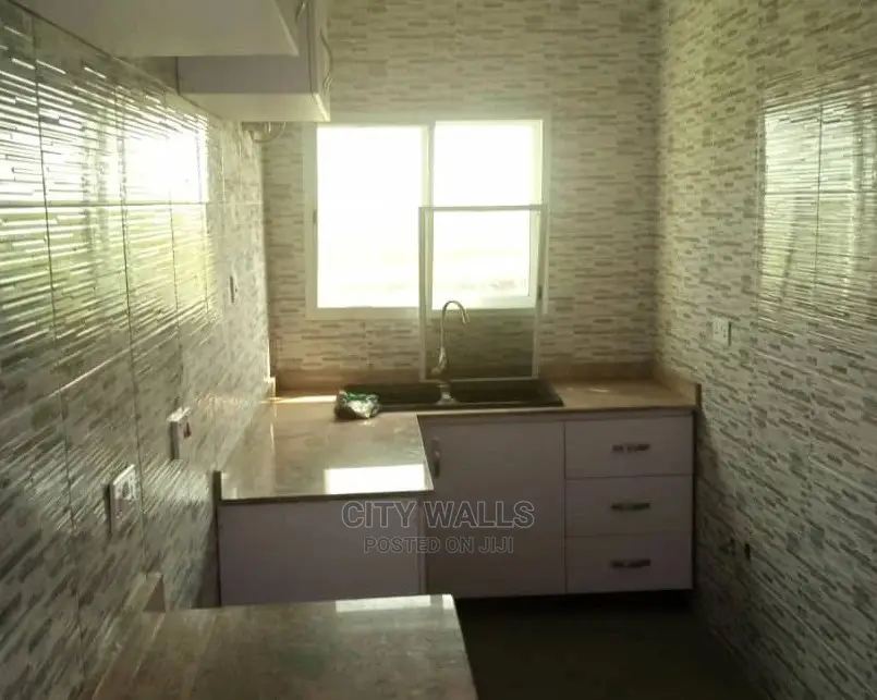 1bdrm Room & Parlour in Chevron for rent