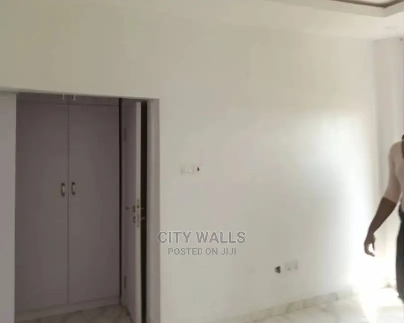 1bdrm Room & Parlour in Chevron for rent
