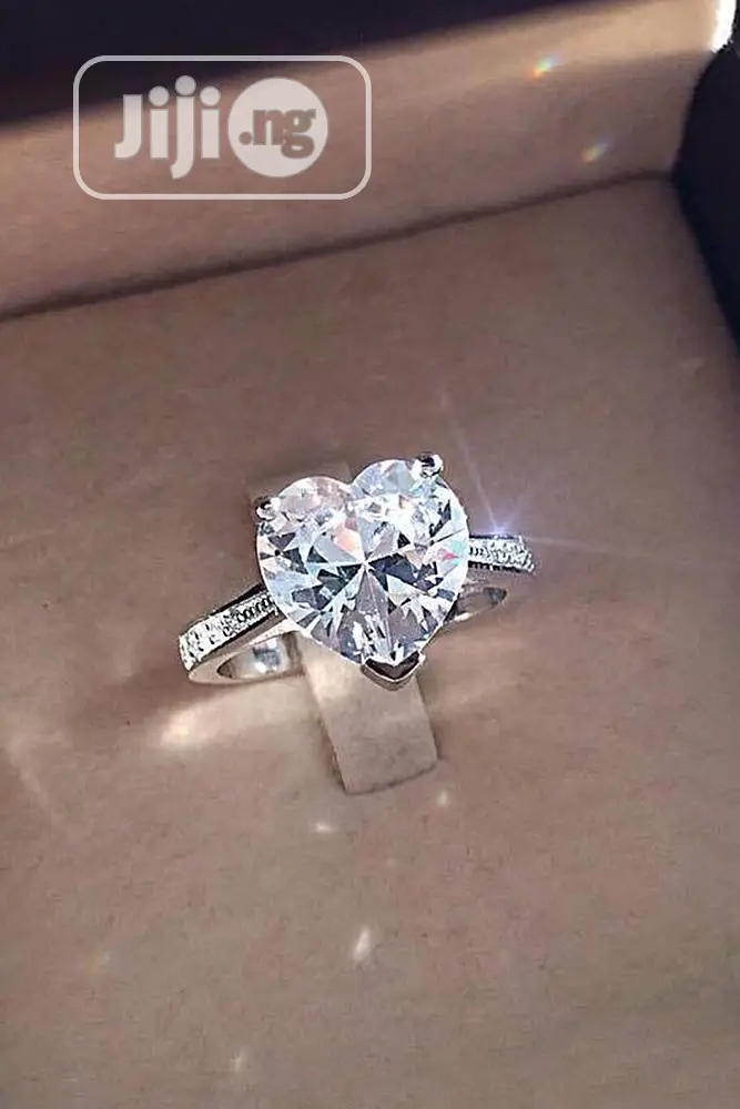 Splendid Heart Stone Proposal/Engagement Ring - Silver