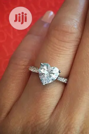 Splendid Heart Stone Proposal/Engagement Ring - Silver
