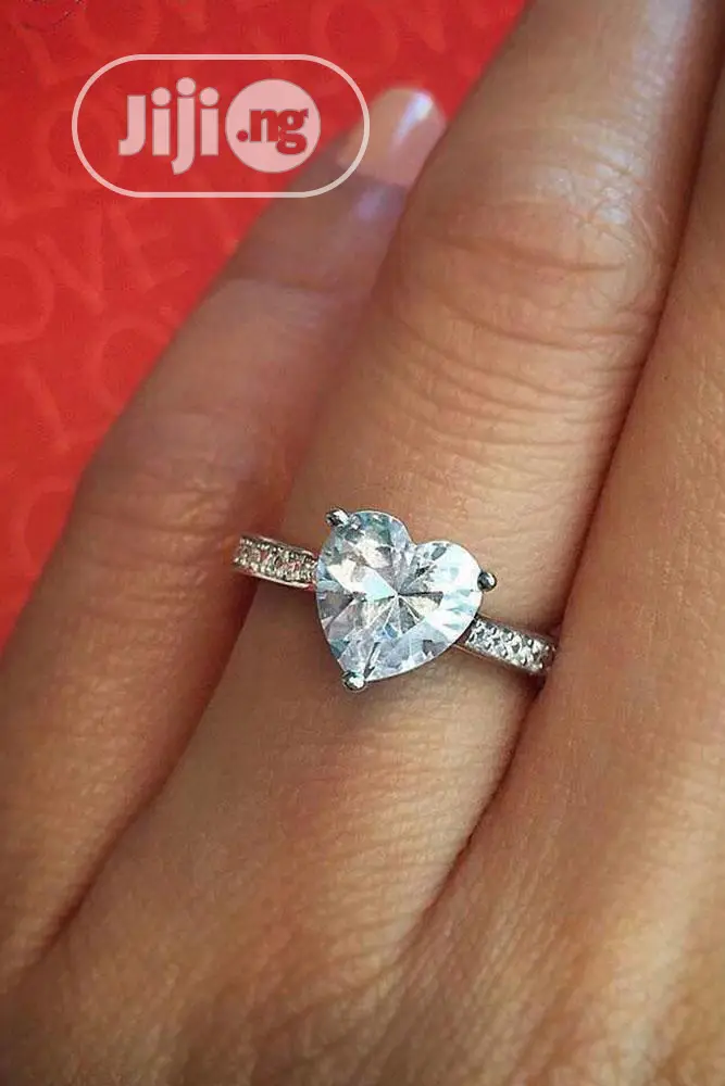 Splendid Heart Stone Proposal/Engagement Ring - Silver