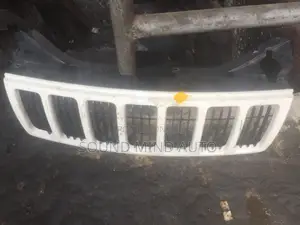 Front Grille Cheroke 2005 Model