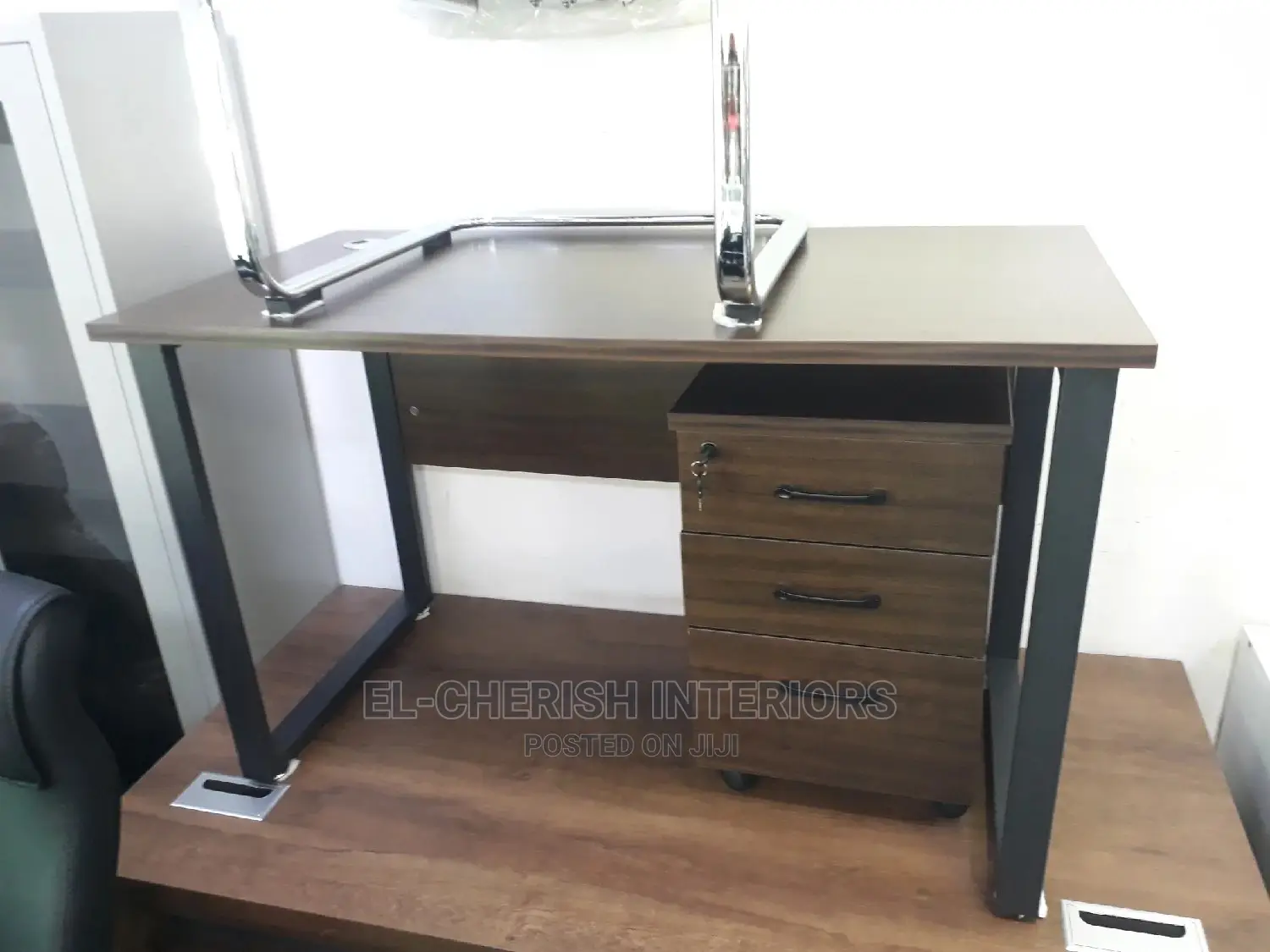 Office /Reading Table