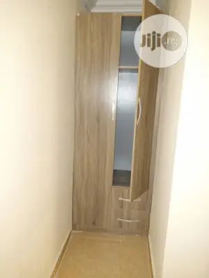 Mini Flat in Chevron for rent
