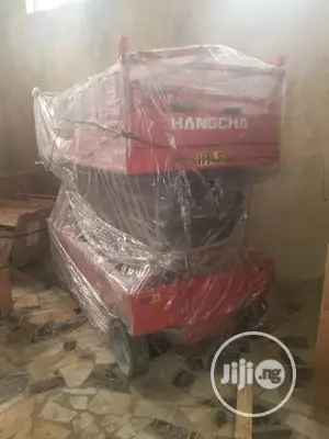 Selfpropelled Scissors Lift