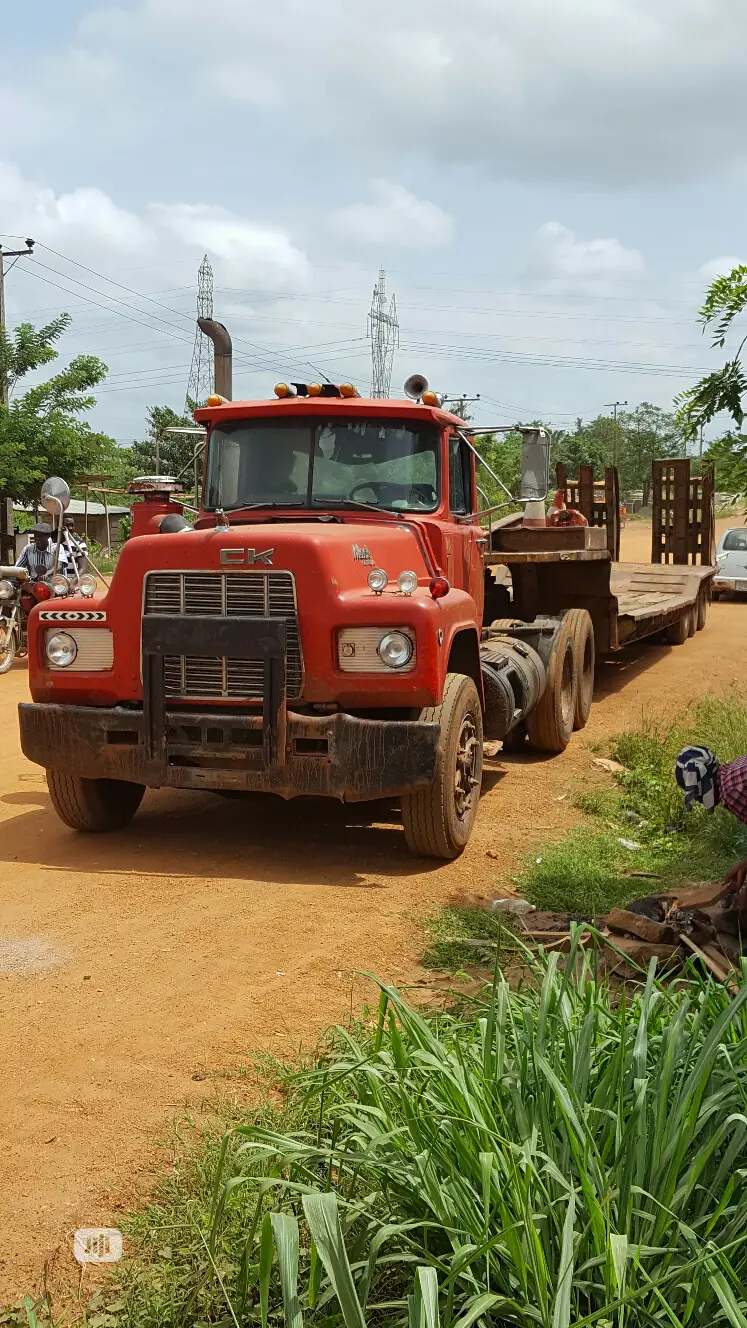 Low Loader Trailer Service