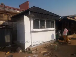 Gerald Roofed Containers