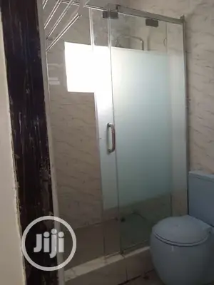 Rimless Shower Cubicle