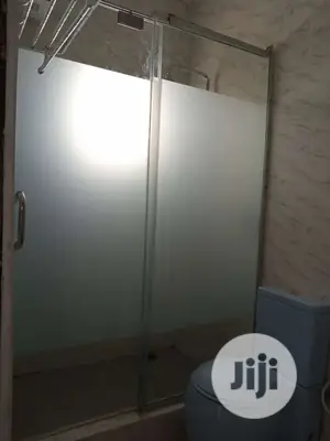 Rimless Shower Cubicle