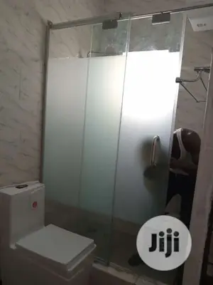 Rimless Shower Cubicle