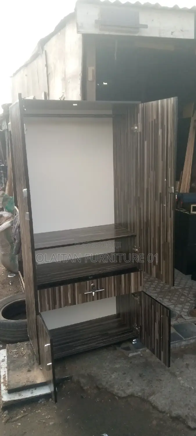 32inches/6fit Waldrobe