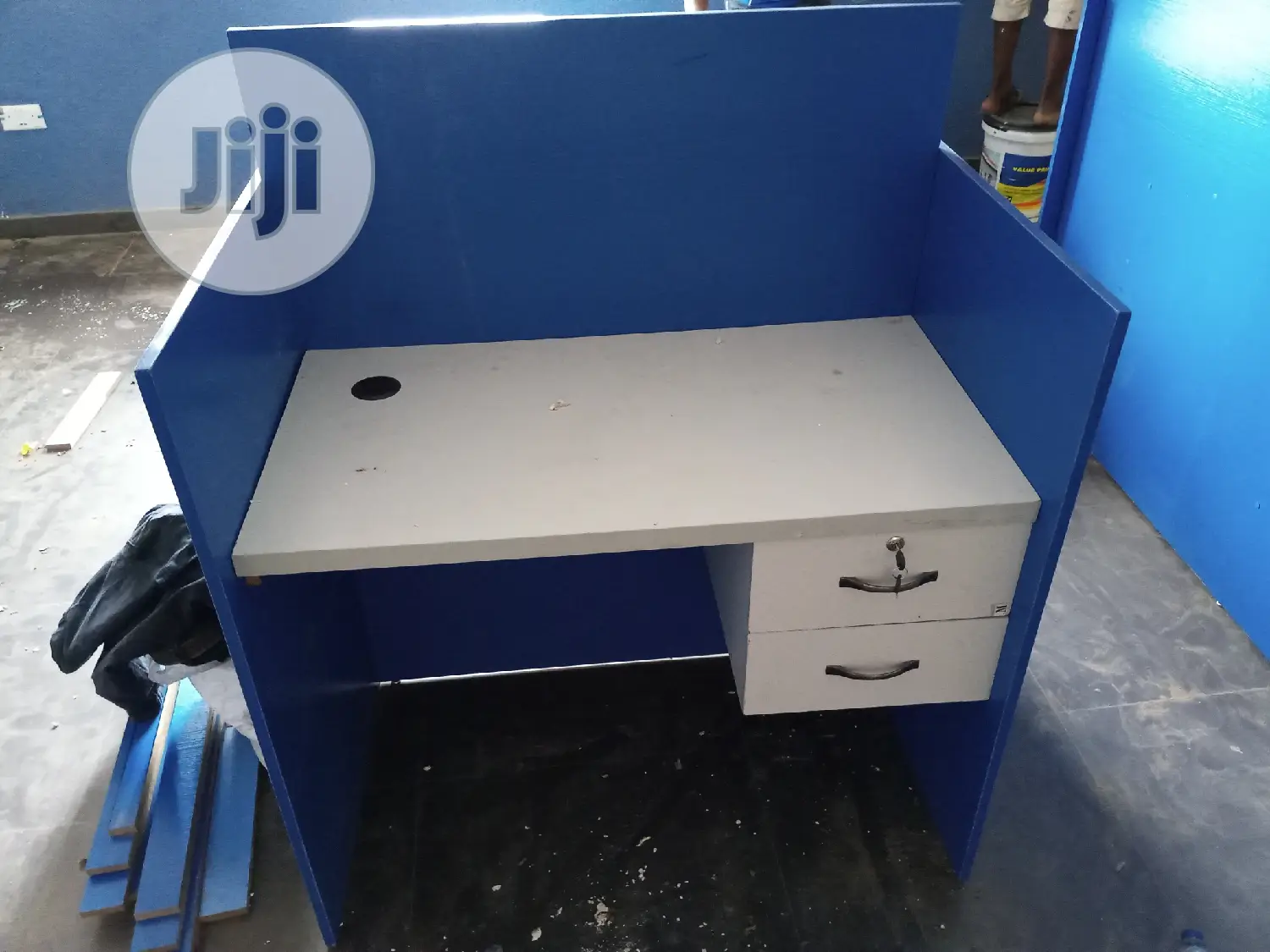 Workstation by Four People