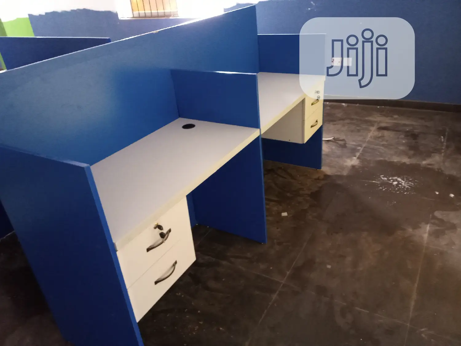 Workstation by Four People