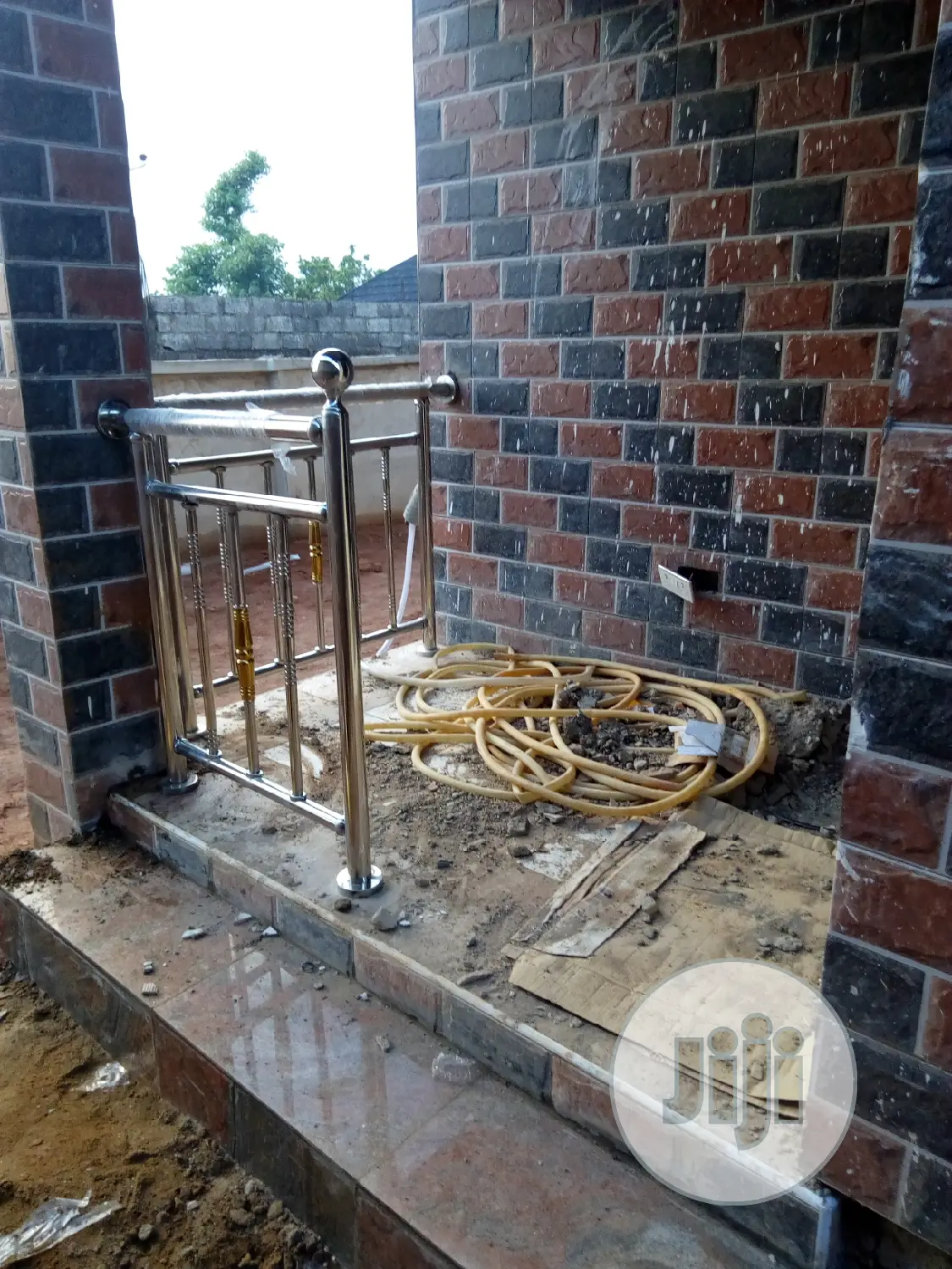 Stainless Handrail With Design Pipes