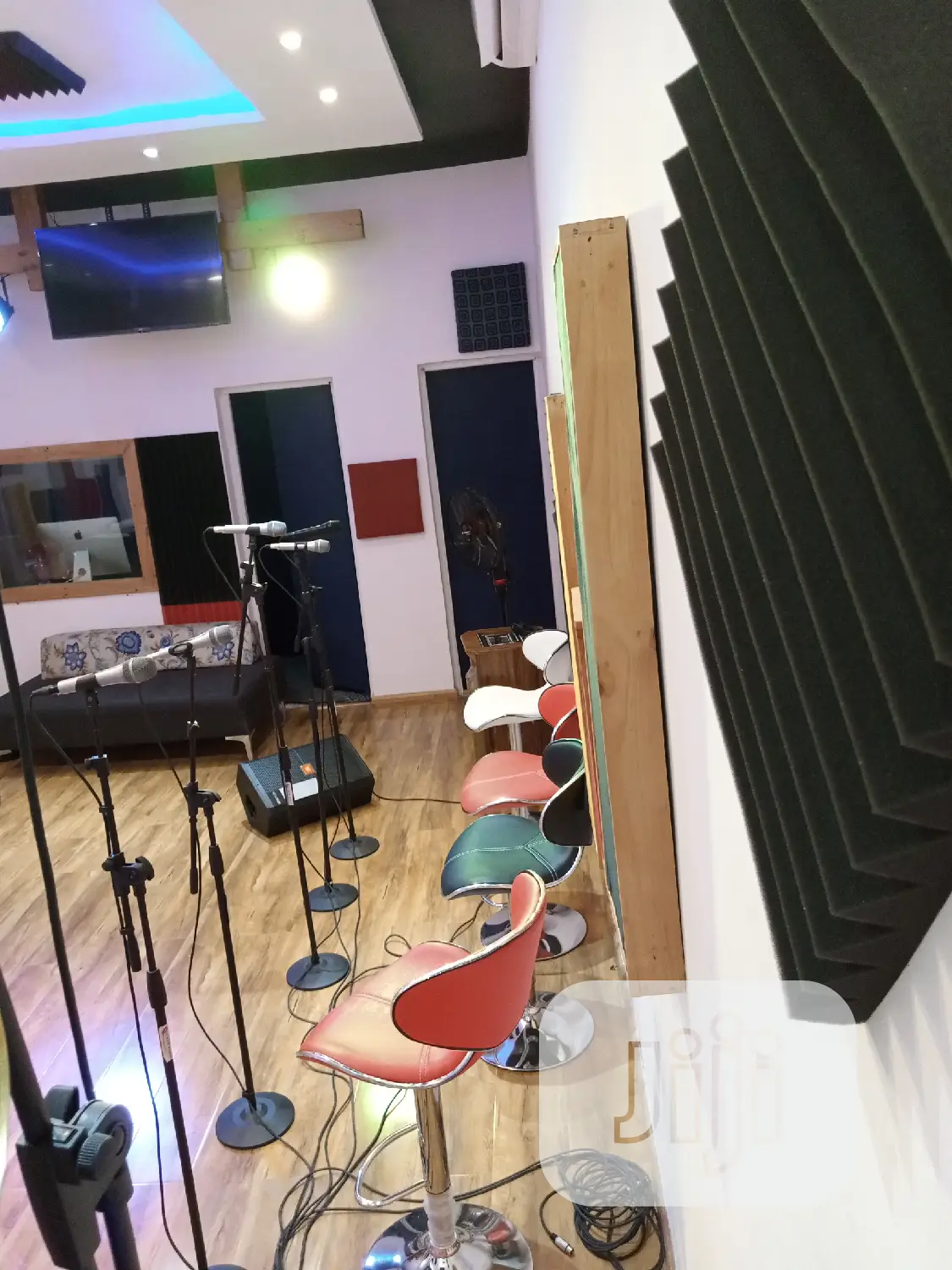 Live Studio Soundproof, Studio Padding