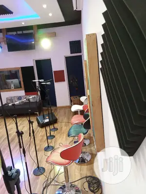 Live Studio Soundproof, Studio Padding