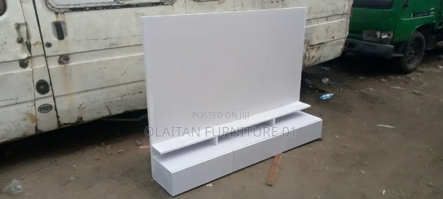 Hanging Plastma Tv Console