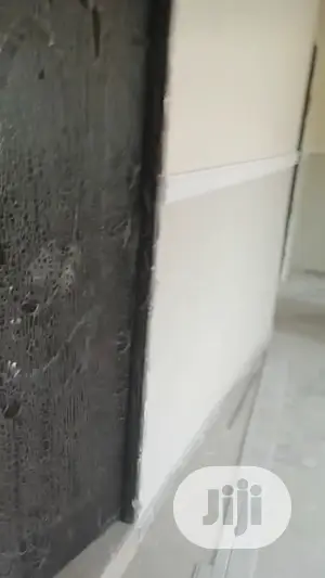 3bdrm Block of Flats in Happyland Estate for rent
