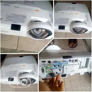 Ultra Shortthrow Epson Projector