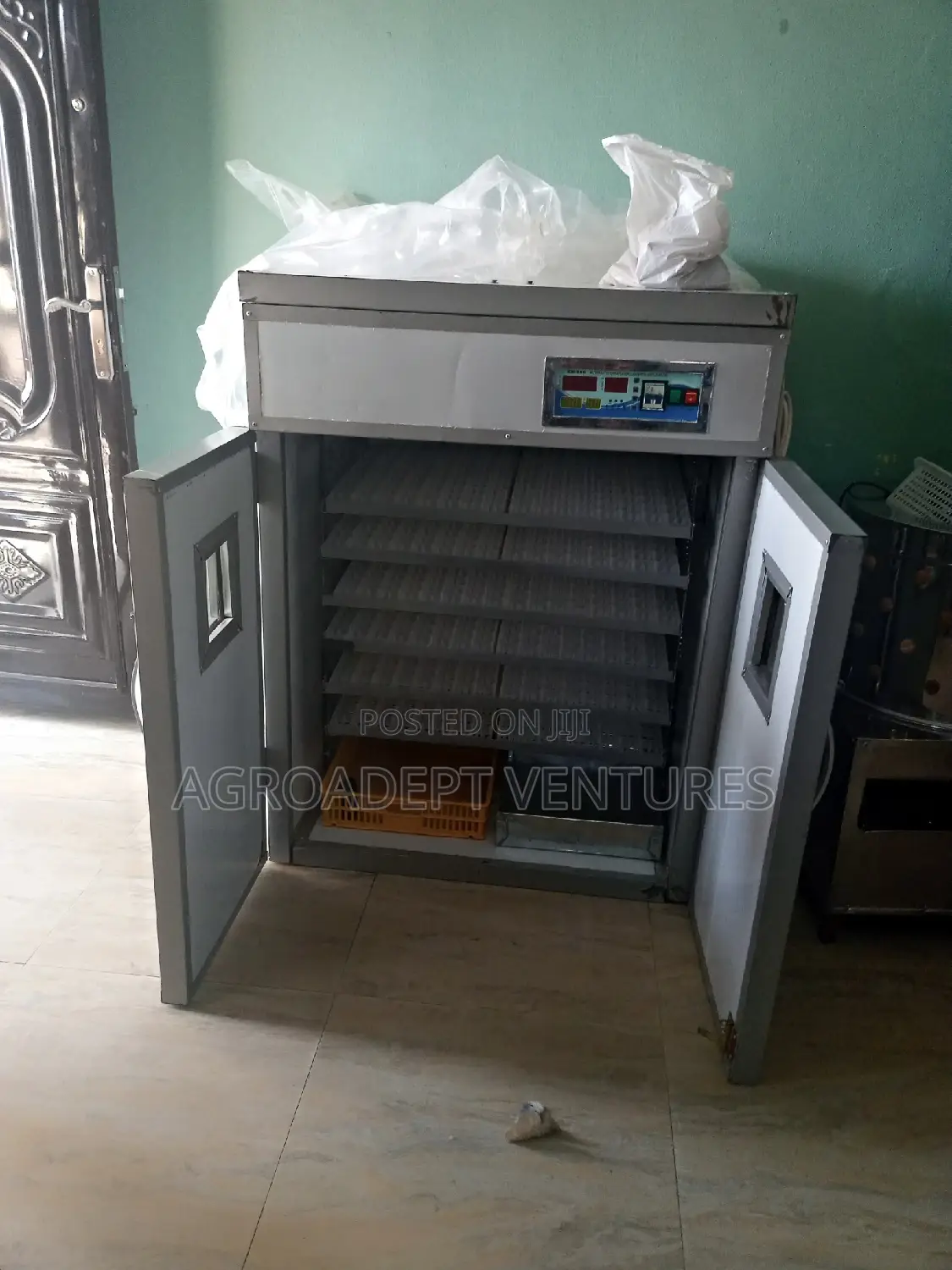 1000 Capacity Automatic Incubator