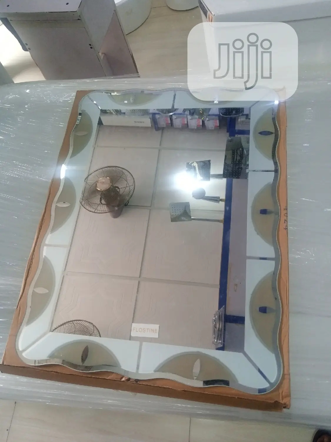 Design Sqaure Mirror