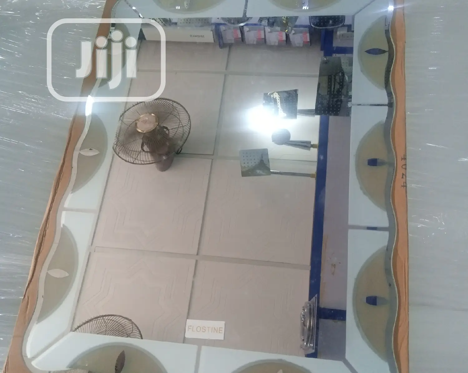 Design Sqaure Mirror