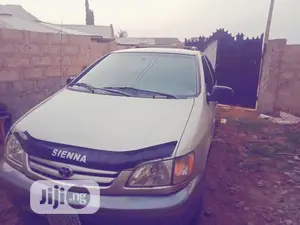 For Hire Toyota Sienna 2003