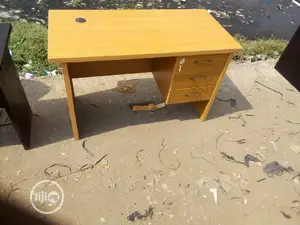 4feet Office Table